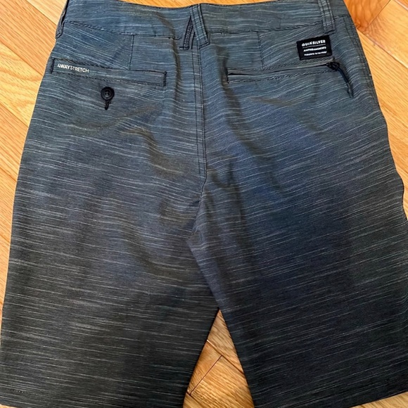 Boys Quicksilver shorts - Picture 4 of 4